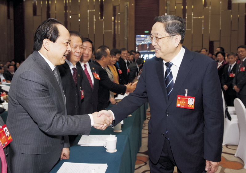   2014年3月6日，全國政協主席俞正聲親切接見董事局主席舒心先生